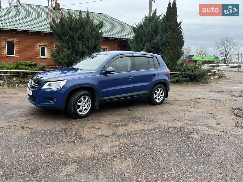 Внедорожник / Кроссовер Volkswagen Tiguan 2011 в 