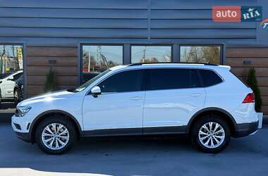 Внедорожник / Кроссовер Volkswagen Tiguan 2018 в 