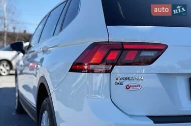 Внедорожник / Кроссовер Volkswagen Tiguan 2018 в 
