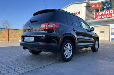 Позашляховик / Кросовер Volkswagen Tiguan 2011 в 