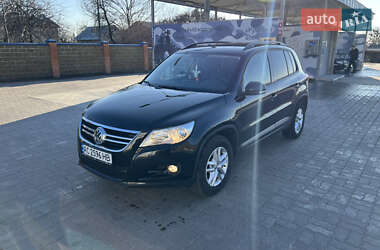 Позашляховик / Кросовер Volkswagen Tiguan 2011 в 