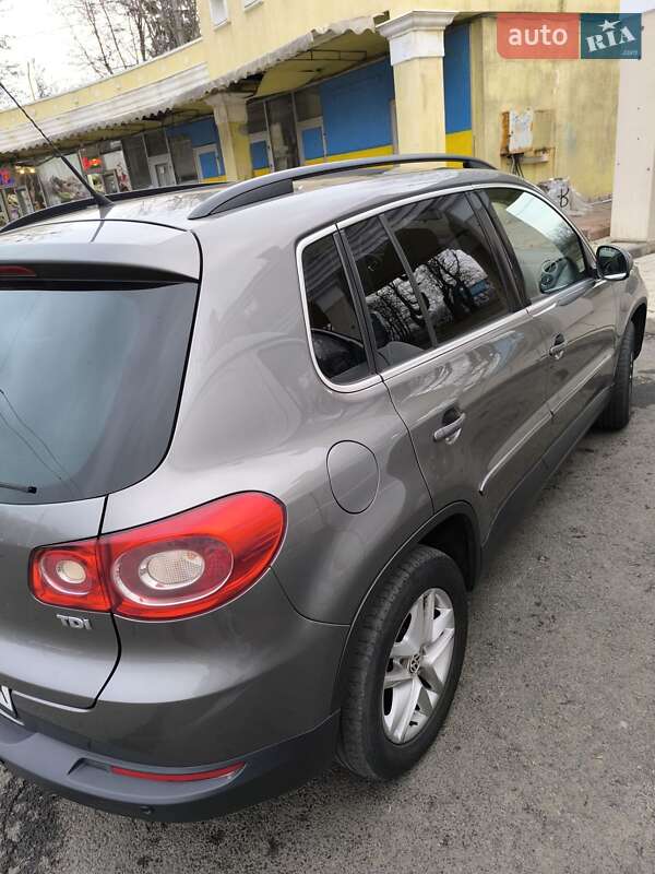 Позашляховик / Кросовер Volkswagen Tiguan 2010 в Харкові