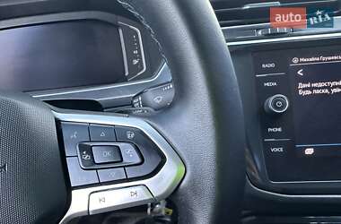 Внедорожник / Кроссовер Volkswagen Tiguan 2021 в 