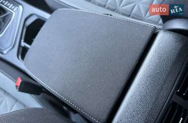 Внедорожник / Кроссовер Volkswagen Tiguan 2021 в 