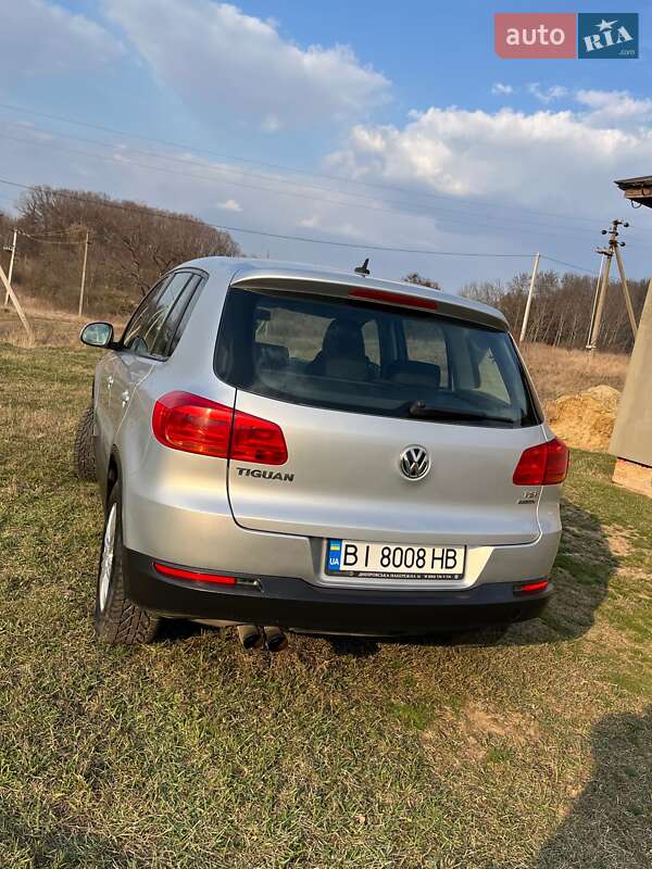 Позашляховик / Кросовер Volkswagen Tiguan 2011 в Полтаві
