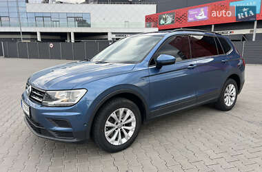 Внедорожник / Кроссовер Volkswagen Tiguan 2018 в 