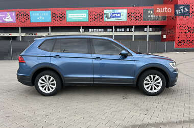 Внедорожник / Кроссовер Volkswagen Tiguan 2018 в 