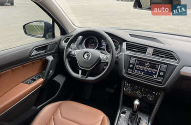 Внедорожник / Кроссовер Volkswagen Tiguan 2018 в 