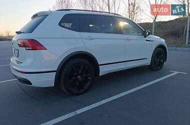 Внедорожник / Кроссовер Volkswagen Tiguan 2022 в 
