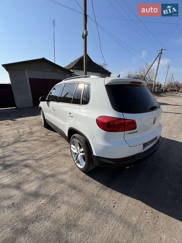 Внедорожник / Кроссовер Volkswagen Tiguan 2015 в Вознесенске