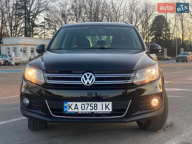 Внедорожник / Кроссовер Volkswagen Tiguan 2012 в 