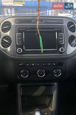 Внедорожник / Кроссовер Volkswagen Tiguan 2012 в 