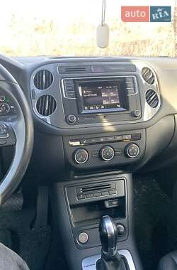 Позашляховик / Кросовер Volkswagen Tiguan 2015 в 
