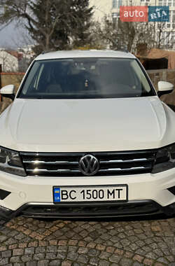 Позашляховик / Кросовер Volkswagen Tiguan 2017 в 