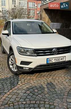 Позашляховик / Кросовер Volkswagen Tiguan 2017 в 