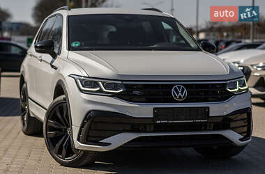 Позашляховик / Кросовер Volkswagen Tiguan 2021 в 