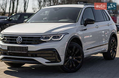 Позашляховик / Кросовер Volkswagen Tiguan 2021 в 