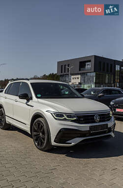 Позашляховик / Кросовер Volkswagen Tiguan 2021 в 