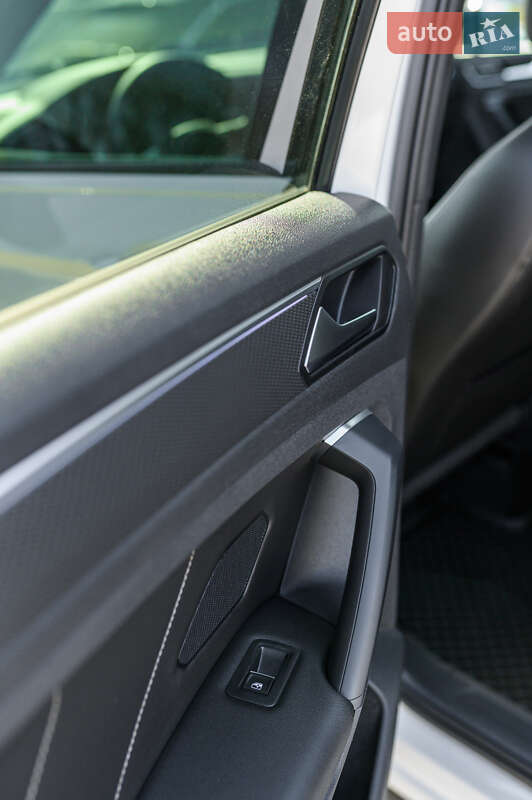 Внедорожник / Кроссовер Volkswagen Tiguan 2021 в Львове