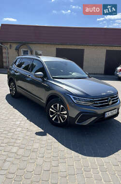 Внедорожник / Кроссовер Volkswagen Tiguan 2022 в 