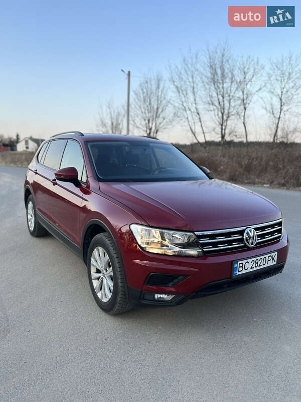 Внедорожник / Кроссовер Volkswagen Tiguan 2017 в 