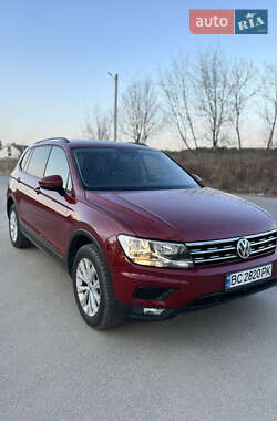 Внедорожник / Кроссовер Volkswagen Tiguan 2017 в 