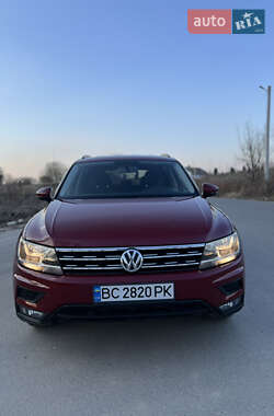 Внедорожник / Кроссовер Volkswagen Tiguan 2017 в 