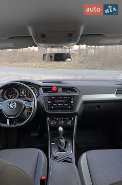 Внедорожник / Кроссовер Volkswagen Tiguan 2017 в 