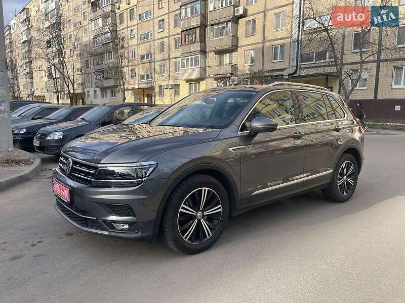 Внедорожник / Кроссовер Volkswagen Tiguan 2018 в 