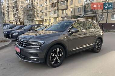 Внедорожник / Кроссовер Volkswagen Tiguan 2018 в 