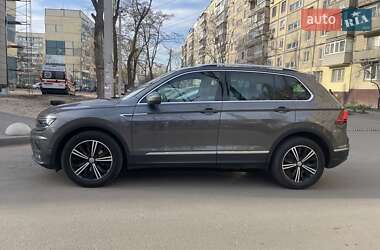 Внедорожник / Кроссовер Volkswagen Tiguan 2018 в 