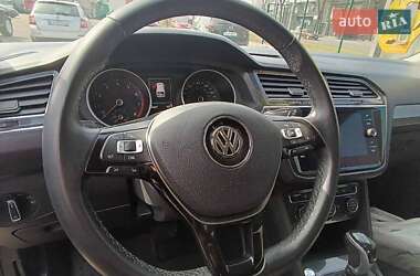 Позашляховик / Кросовер Volkswagen Tiguan 2017 в 