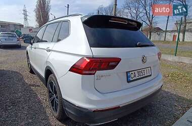 Позашляховик / Кросовер Volkswagen Tiguan 2017 в 