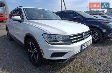 Позашляховик / Кросовер Volkswagen Tiguan 2017 в 