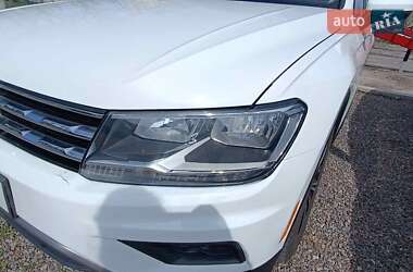 Позашляховик / Кросовер Volkswagen Tiguan 2017 в 