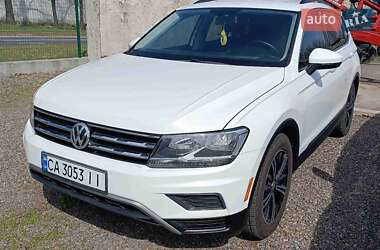 Позашляховик / Кросовер Volkswagen Tiguan 2017 в 