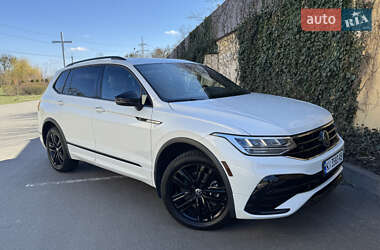 Внедорожник / Кроссовер Volkswagen Tiguan 2022 в 