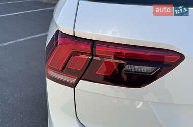Внедорожник / Кроссовер Volkswagen Tiguan 2022 в 