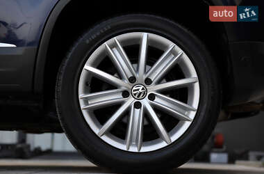 Внедорожник / Кроссовер Volkswagen Tiguan 2012 в 