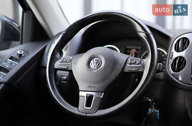 Внедорожник / Кроссовер Volkswagen Tiguan 2012 в 