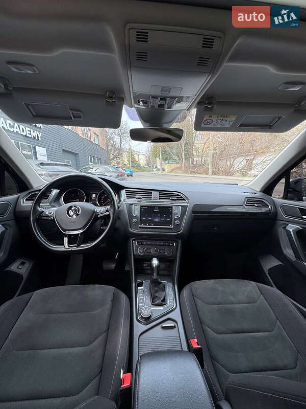 Позашляховик / Кросовер Volkswagen Tiguan 2016 в Звягелі