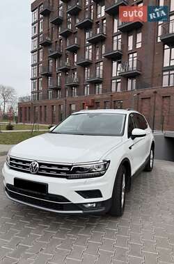 Внедорожник / Кроссовер Volkswagen Tiguan 2018 в 