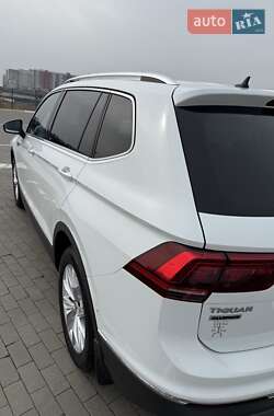 Внедорожник / Кроссовер Volkswagen Tiguan 2018 в 