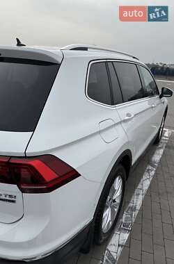 Внедорожник / Кроссовер Volkswagen Tiguan 2018 в 