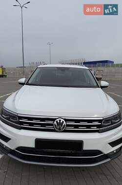 Внедорожник / Кроссовер Volkswagen Tiguan 2018 в 