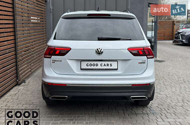 Внедорожник / Кроссовер Volkswagen Tiguan 2018 в 