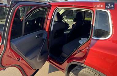 Внедорожник / Кроссовер Volkswagen Tiguan 2010 в 