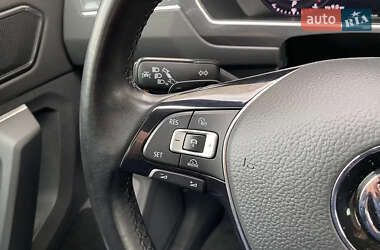 Внедорожник / Кроссовер Volkswagen Tiguan 2018 в 