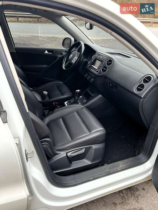 Внедорожник / Кроссовер Volkswagen Tiguan 2015 в Ужгороде