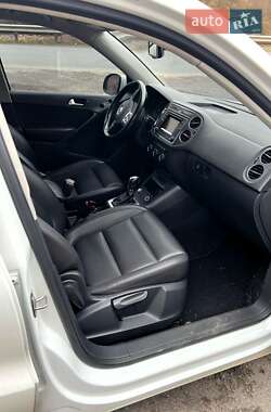 Внедорожник / Кроссовер Volkswagen Tiguan 2015 в 